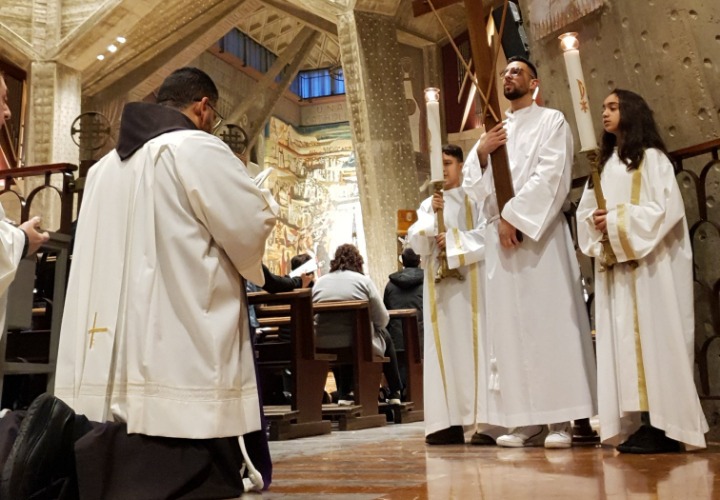 رياضة درب الصليب والقداس الالهي من كنيسة البشارة للآتين في الناصرة